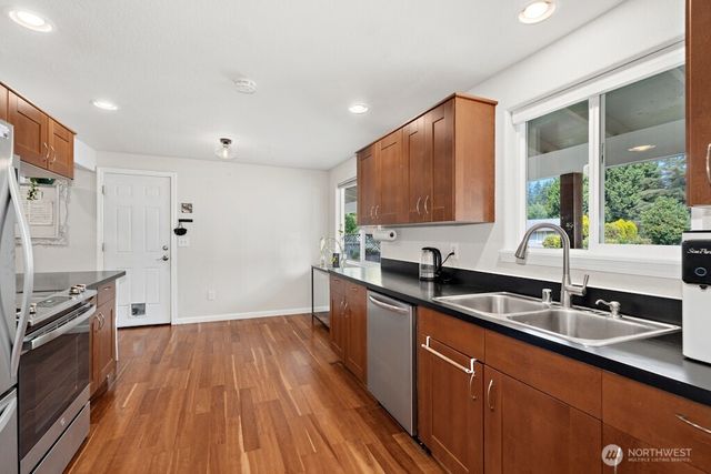 21013 NE 60th Place, Redmond, WA 98053