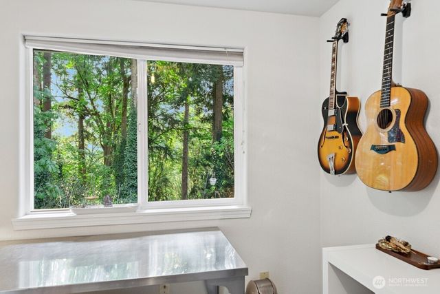 21013 NE 60th Place, Redmond, WA 98053