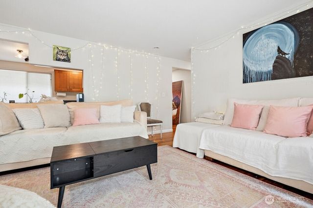 21013 NE 60th Place, Redmond, WA 98053