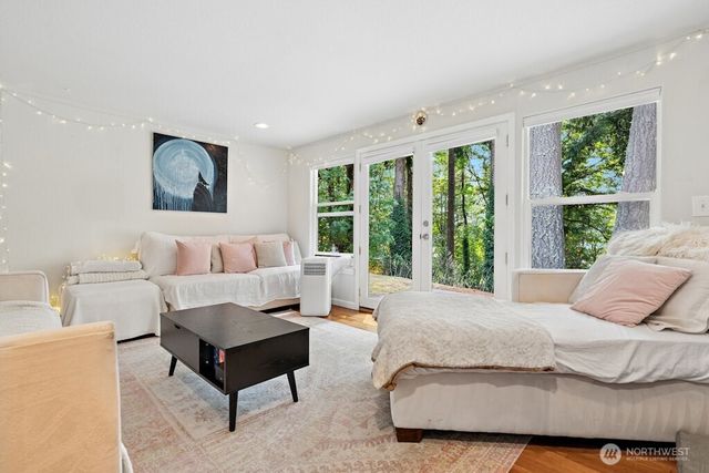 21013 NE 60th Place, Redmond, WA 98053