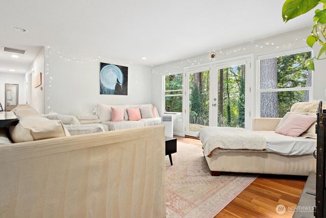21013 NE 60th Place, Redmond, WA 98053