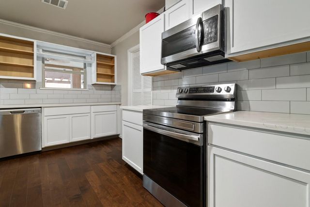 2707 Center Street, Waller, TX 77484