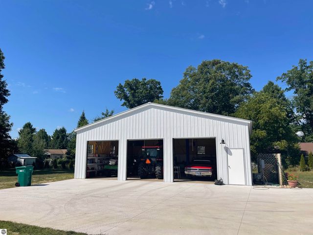 2492 E Fir Road, Harrison, MI 48625