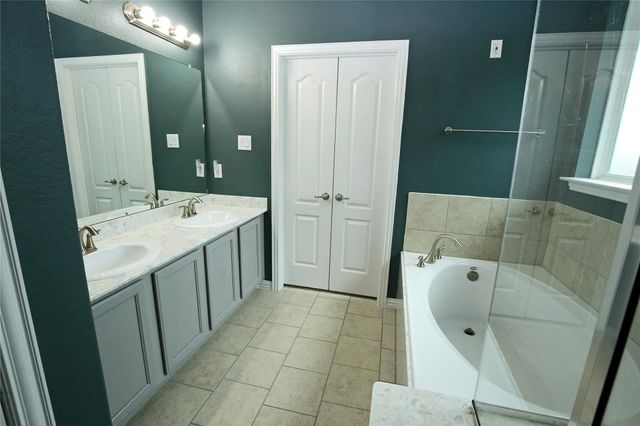 13346 Pecan Trails Drive, Santa Fe, TX 77510