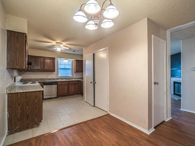 509 S Hastings Street, Irving, TX 75060