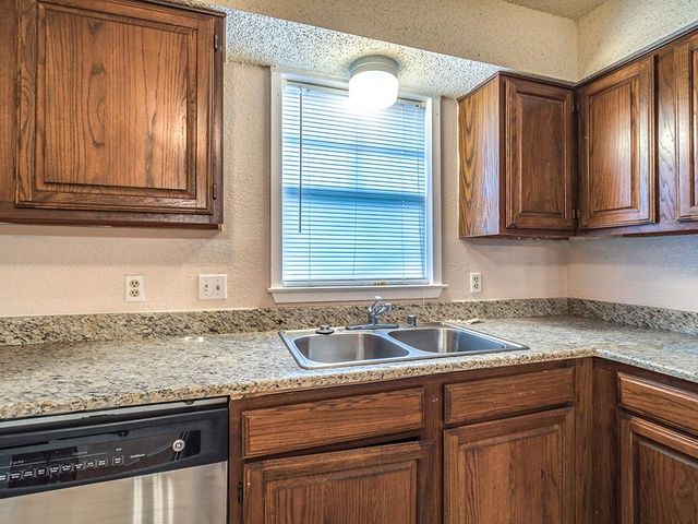 509 S Hastings Street, Irving, TX 75060