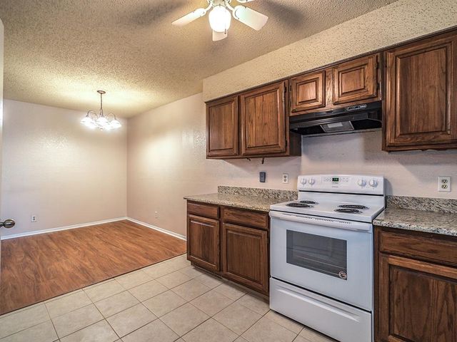 509 S Hastings Street, Irving, TX 75060