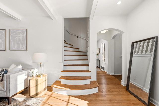 5453 N Shoreland AVENUE, Whitefish Bay, WI 53217