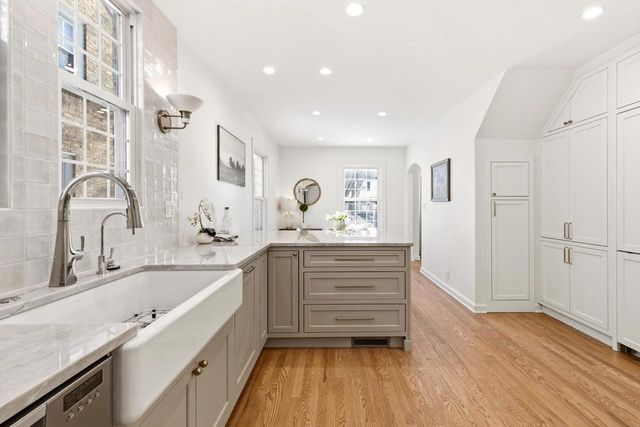 5453 N Shoreland AVENUE, Whitefish Bay, WI 53217