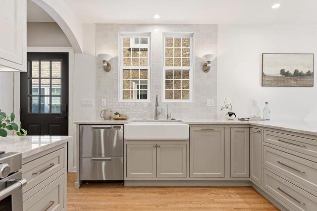 5453 N Shoreland AVENUE, Whitefish Bay, WI 53217