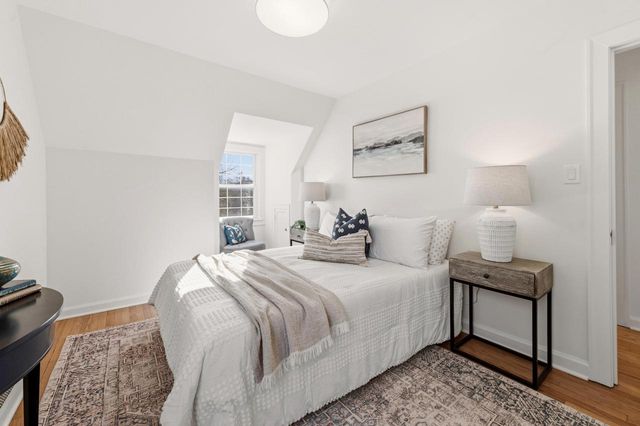 5453 N Shoreland AVENUE, Whitefish Bay, WI 53217