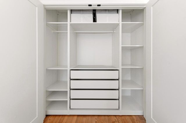 5453 N Shoreland AVENUE, Whitefish Bay, WI 53217