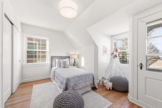 5453 N Shoreland AVENUE, Whitefish Bay, WI 53217