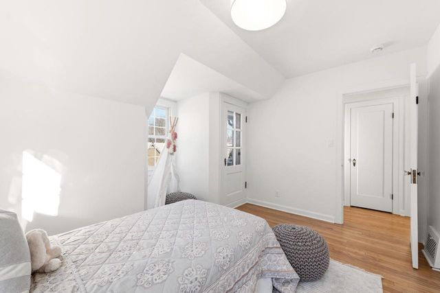 5453 N Shoreland AVENUE, Whitefish Bay, WI 53217