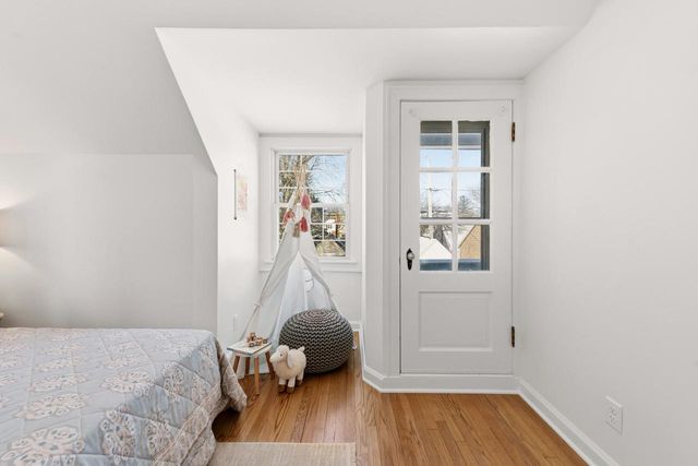 5453 N Shoreland AVENUE, Whitefish Bay, WI 53217