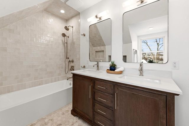 5453 N Shoreland AVENUE, Whitefish Bay, WI 53217