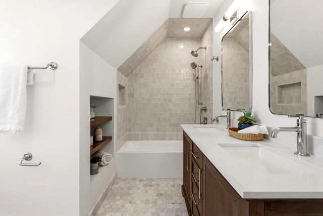 5453 N Shoreland AVENUE, Whitefish Bay, WI 53217