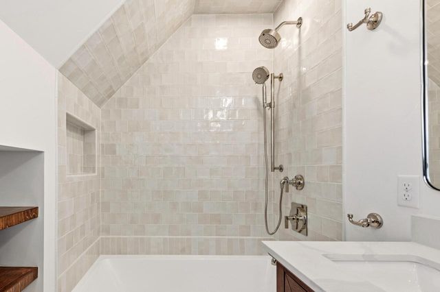 5453 N Shoreland AVENUE, Whitefish Bay, WI 53217