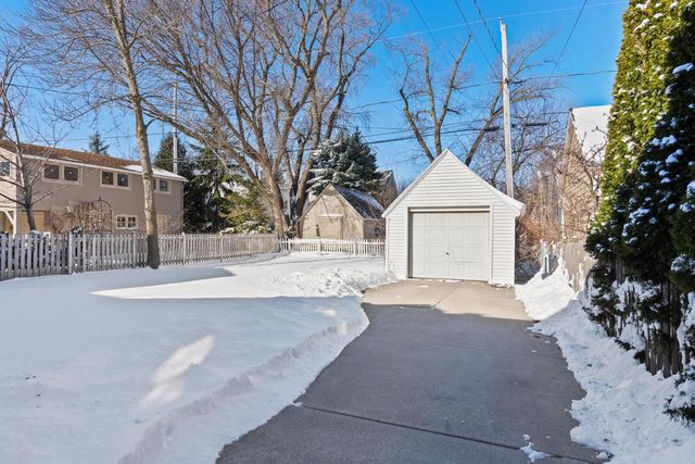 5453 N Shoreland AVENUE, Whitefish Bay, WI 53217