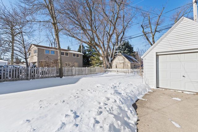 5453 N Shoreland AVENUE, Whitefish Bay, WI 53217