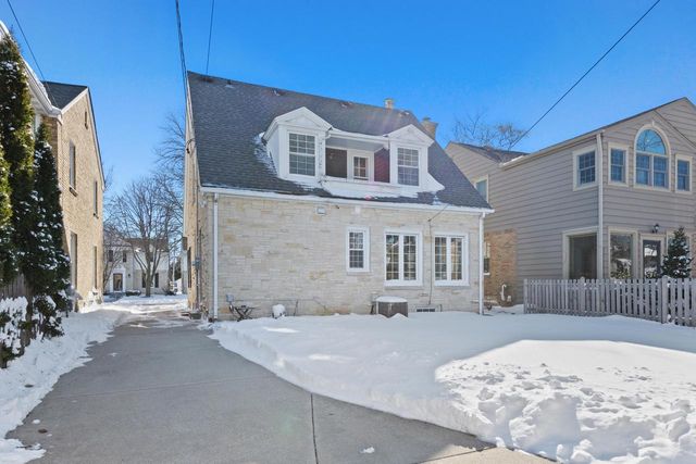 5453 N Shoreland AVENUE, Whitefish Bay, WI 53217