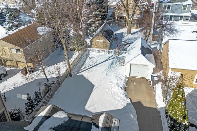 5453 N Shoreland AVENUE, Whitefish Bay, WI 53217