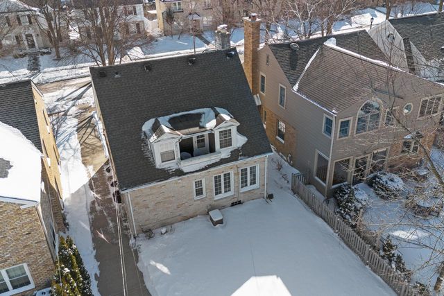 5453 N Shoreland AVENUE, Whitefish Bay, WI 53217