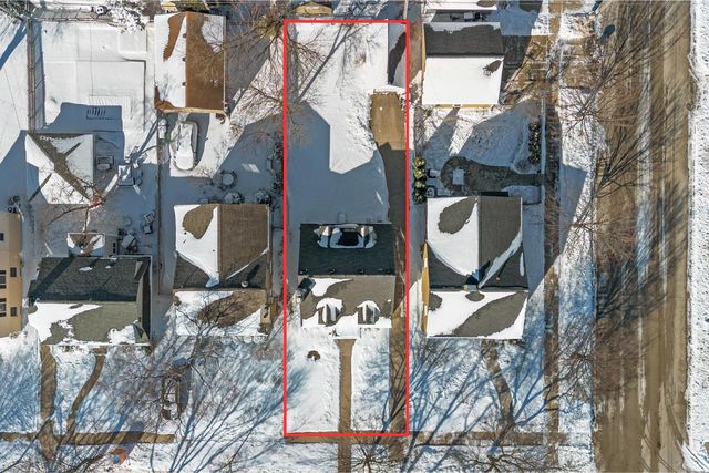 5453 N Shoreland AVENUE, Whitefish Bay, WI 53217