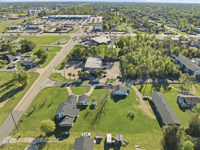 1905 Prien Lake Road, Lake Charles, LA 70605