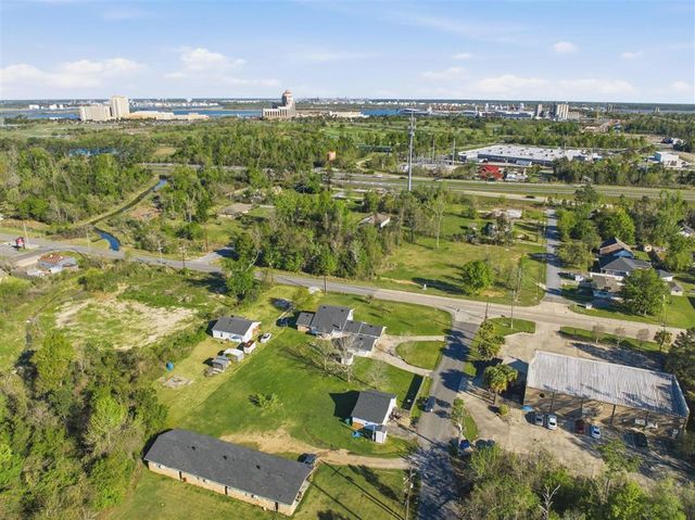 1905 Prien Lake Road, Lake Charles, LA 70605