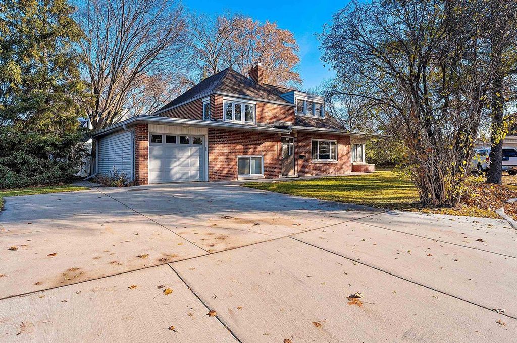 768 CHESTNUT STREET, Neenah, WI 54956