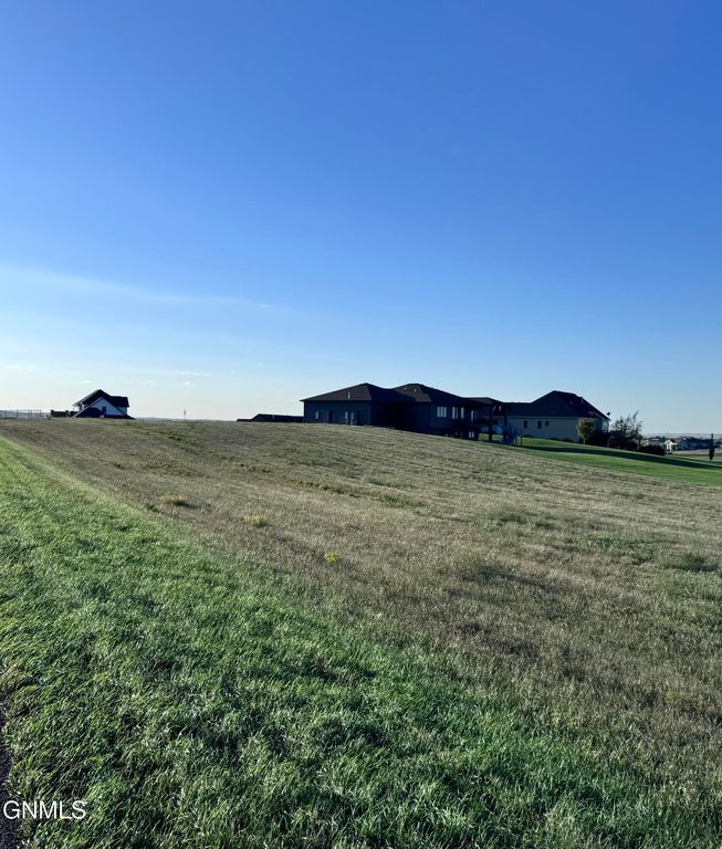 7505 Club House Drive, Bismarck, ND 58503 photo 1