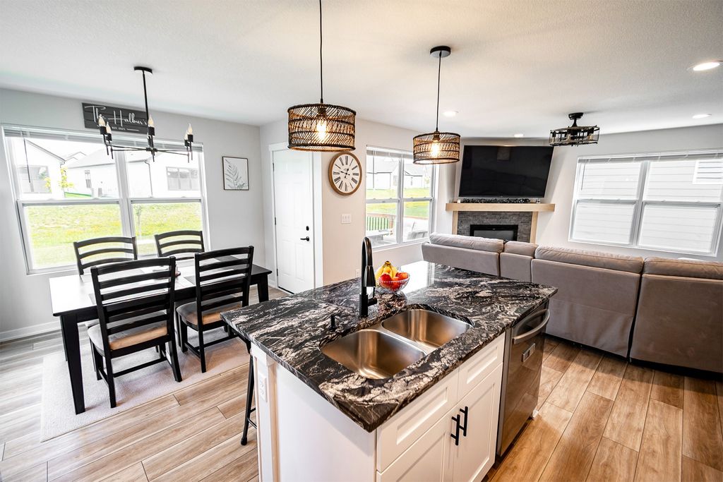 18217 Alpine Drive, Clive, IA 50325