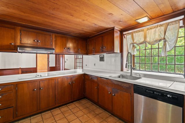 13 Whitcomb Ave, Hingham, MA 02043