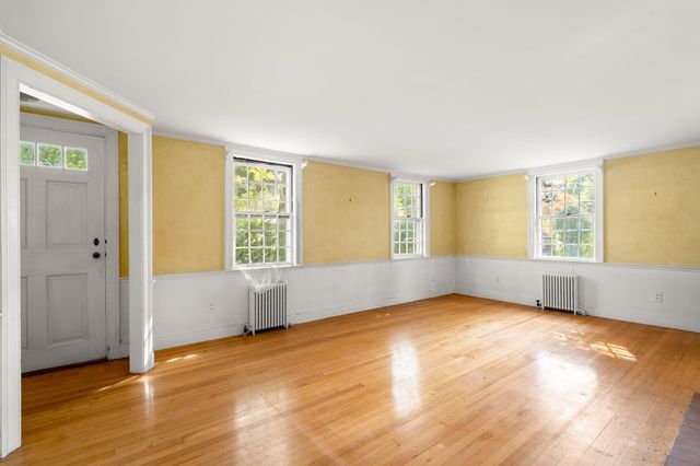 13 Whitcomb Ave, Hingham, MA 02043
