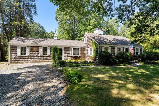 13 Whitcomb Ave, Hingham, MA 02043