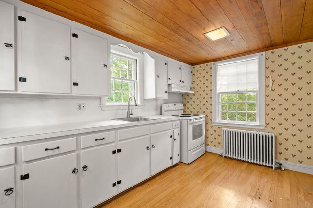 13 Whitcomb Ave, Hingham, MA 02043