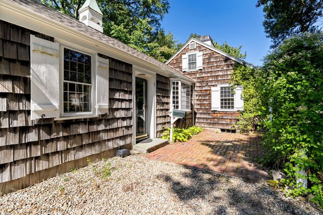 13 Whitcomb Ave, Hingham, MA 02043