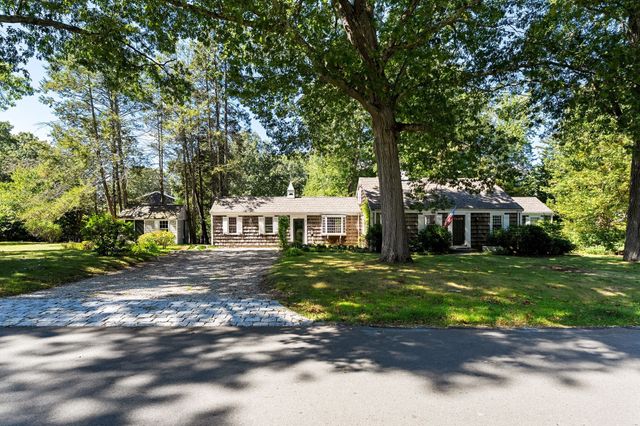 13 Whitcomb Ave, Hingham, MA 02043