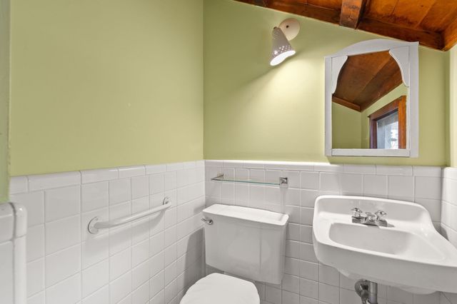 13 Whitcomb Ave, Hingham, MA 02043