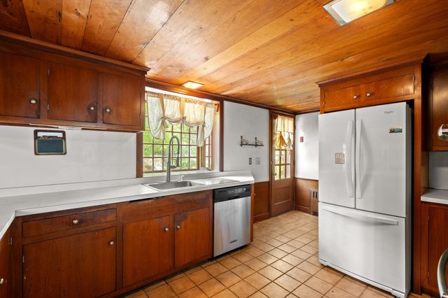 13 Whitcomb Ave, Hingham, MA 02043