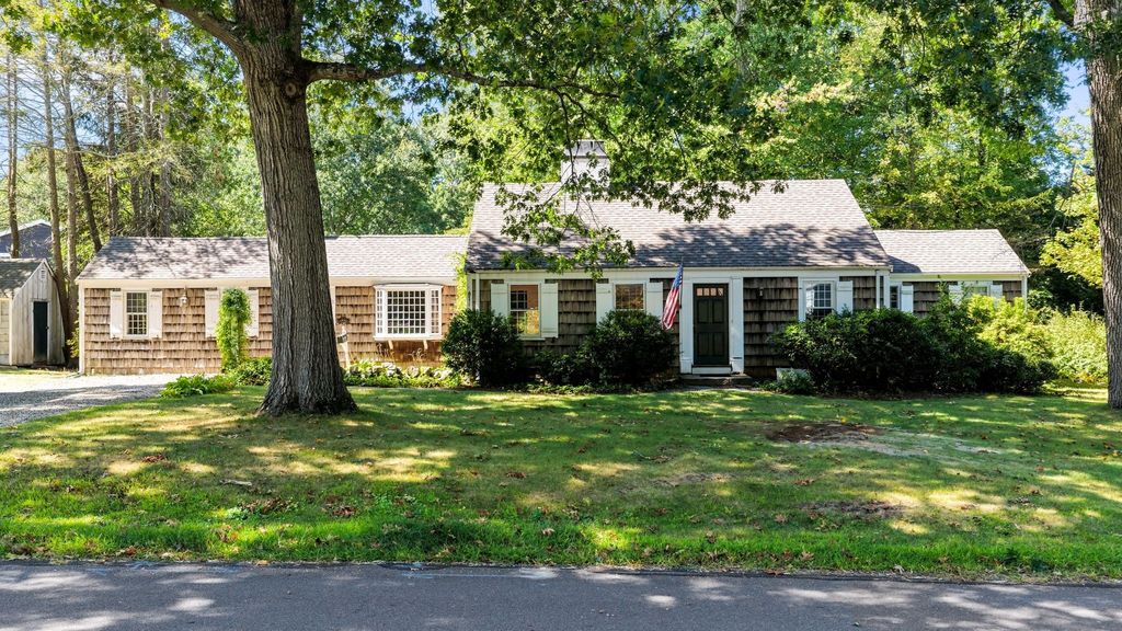 13 Whitcomb Ave, Hingham, MA 02043