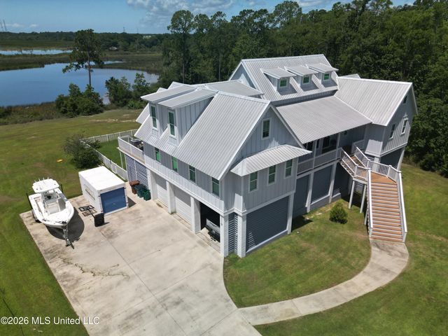10565 Shorecrest Road, Biloxi, MS 39532