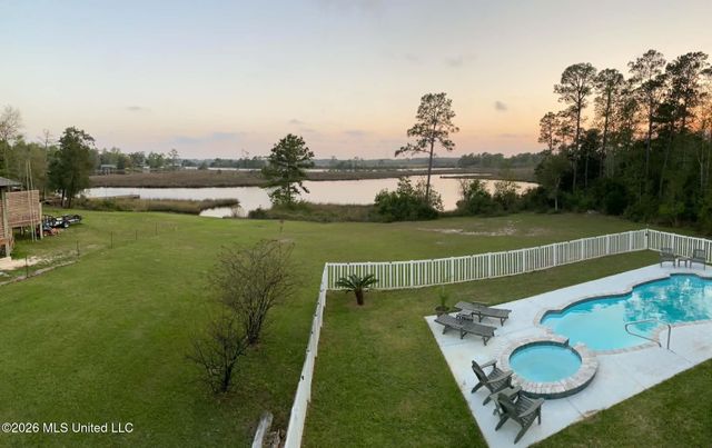 10565 Shorecrest Road, Biloxi, MS 39532