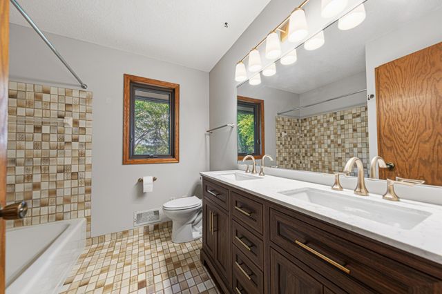 14613 Carriage Lane, Burnsville, MN 55306