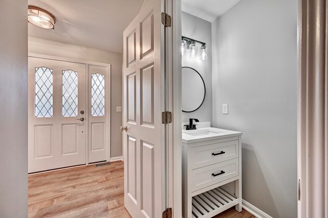 2232 Amsterdam Road, Villa Hills, KY 41017