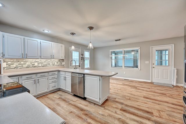 2232 Amsterdam Road, Villa Hills, KY 41017