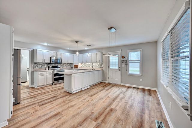 2232 Amsterdam Road, Villa Hills, KY 41017
