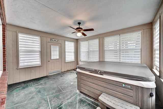 2232 Amsterdam Road, Villa Hills, KY 41017