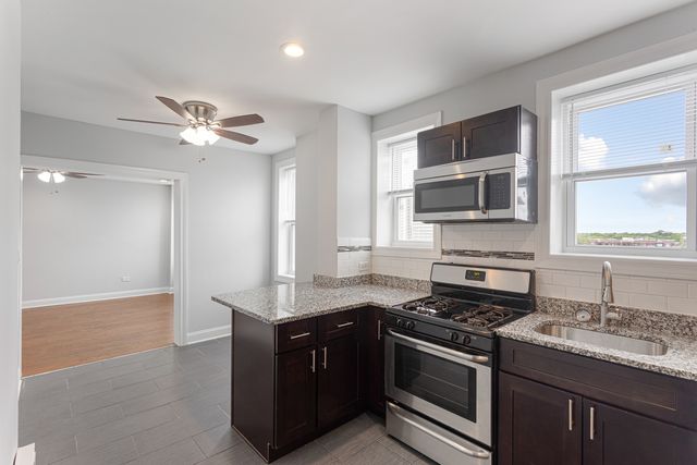 5860 N Kenmore Avenue 802, Chicago, IL 60660